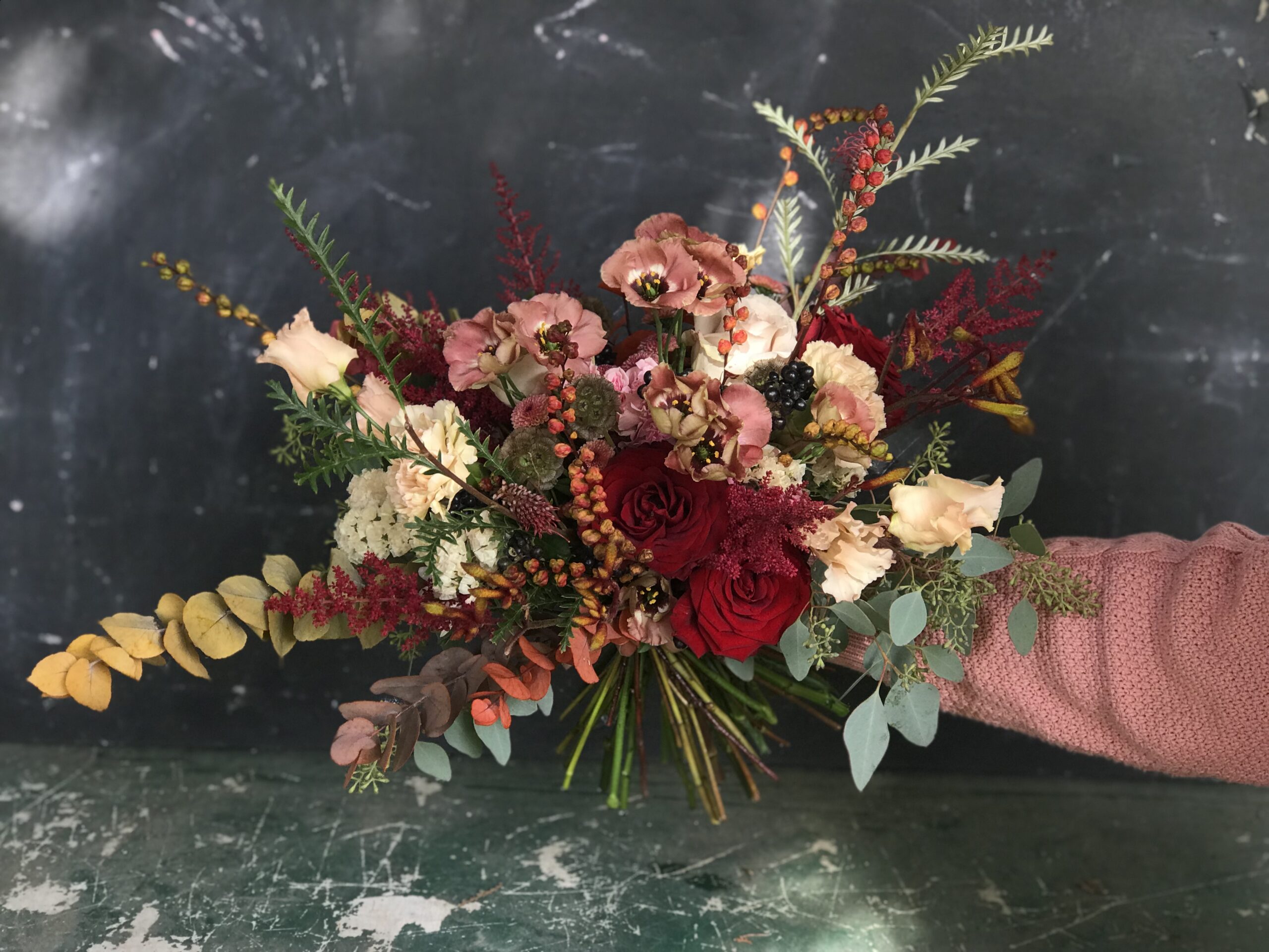 Vijuviju - Jsme zakázkové sezónní květinářství. Kytice od Viju Viju jsou divoké, bujné a nikdy nikdy stejné.