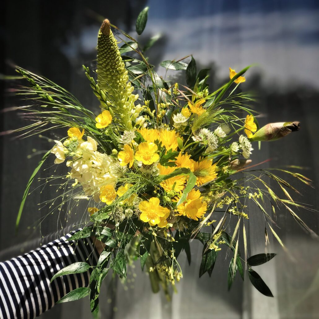 Vijuviju - Jsme zakázkové sezónní květinářství. Kytice od Viju Viju jsou divoké, bujné a nikdy nikdy stejné.