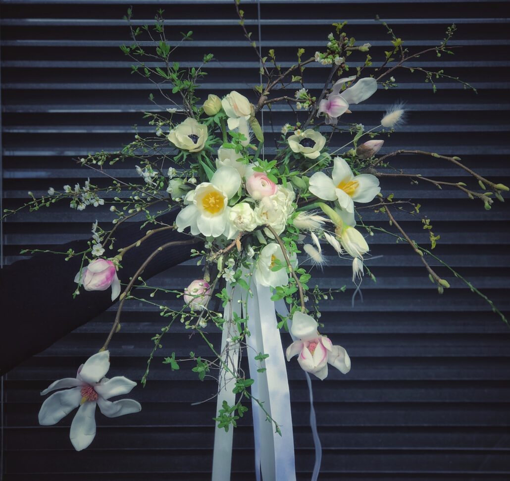 Vijuviju - Jsme zakázkové sezónní květinářství. Kytice od Viju Viju jsou divoké, bujné a nikdy nikdy stejné.